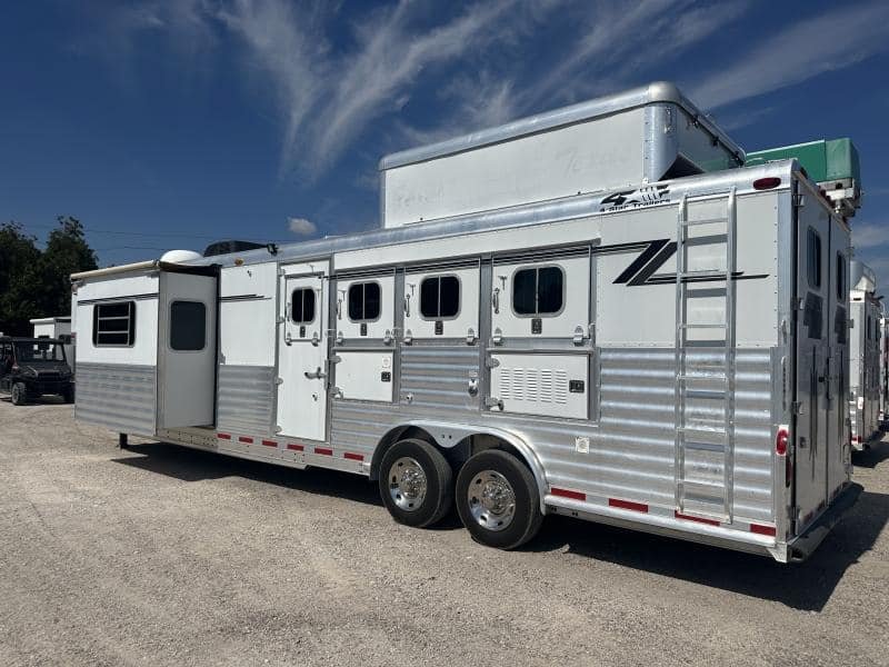 2007 4 Star 4 Horse 14′ Outlaw LQ Slide Out image 2
