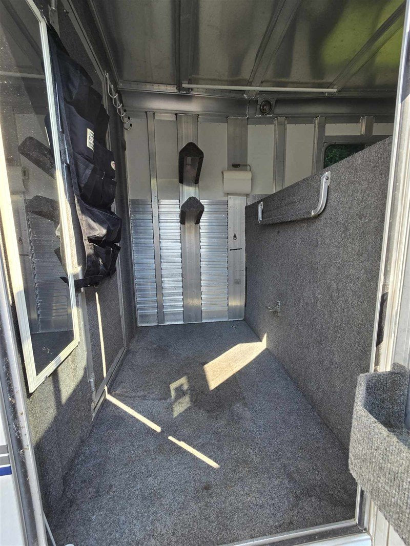 2000 C&C 2 horse Gooseneck image 12