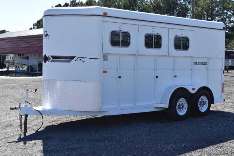 2002 Logan Coach 3HBP 3 Horse Trailer image 12