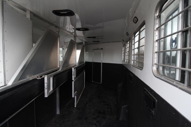 2008 Lakota 8415 w/Slide out 4 Horse Trailer image 25