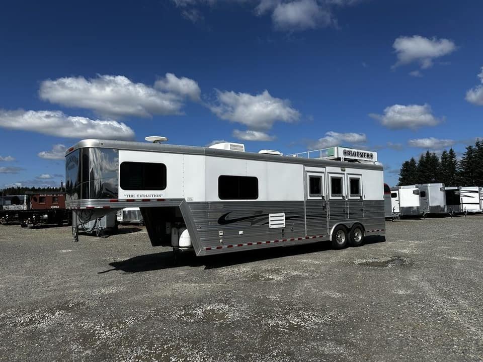 2009 Bloomer Trailers Evolution 10th Anniversary Edition 3-H 11′ LQ image 2