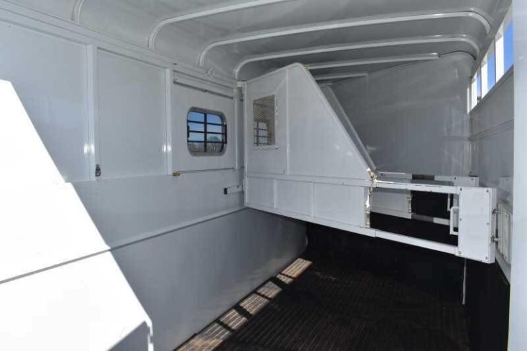 2002 Logan Coach 3HBP 3 Horse Trailer image 6