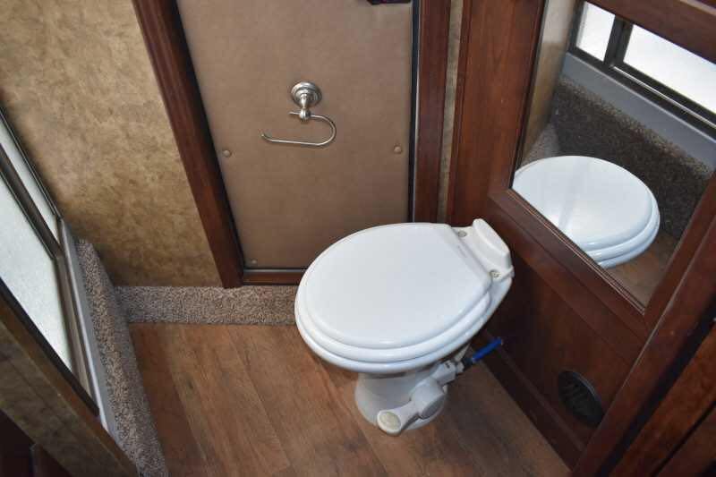 2017 Exiss Escape 7308LQ 3 Horse Trailer with 8′ Short Wall image 16