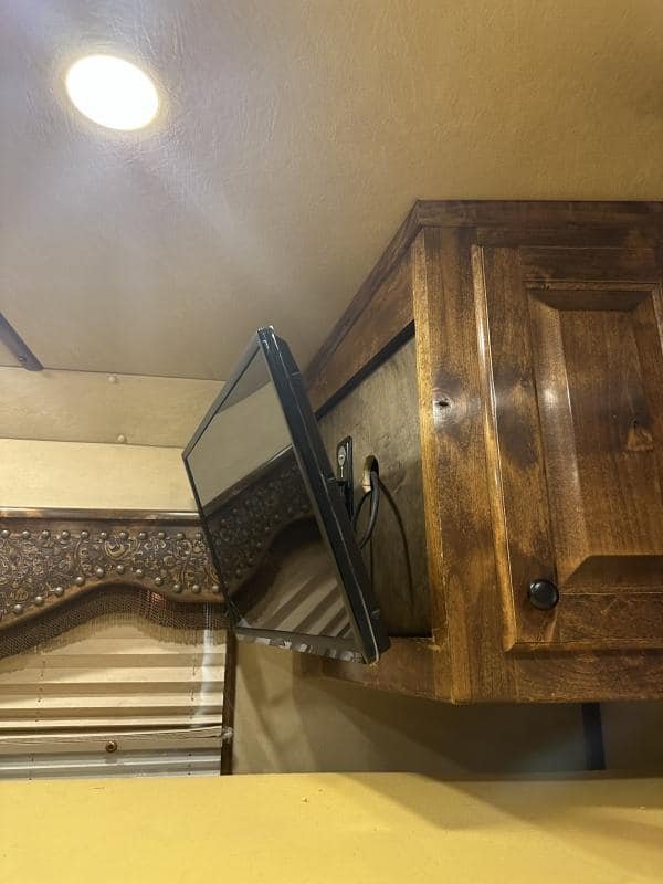 2007 4 Star 4 Horse 14′ Outlaw LQ Slide Out image 13