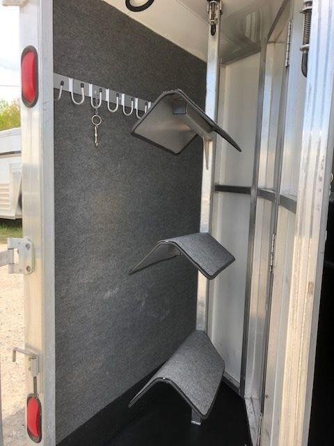 2010 Merhow 3 Horse Slant Load Bumper Pull image 2