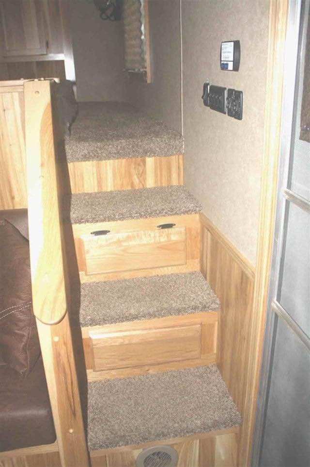 2019 Lakota Charger 4 Horse LQ with 15′ Short Wall image 14