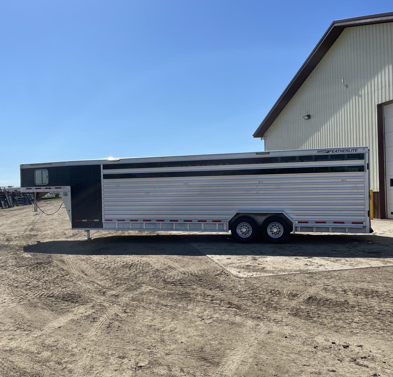 2013 Featherlite 30FT Stock Combo – 3 Compartments image 13