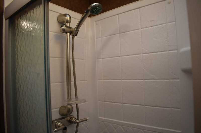 2015 Exiss 7308LQ 3 Horse Trailer with 8′ Short Wall image 19