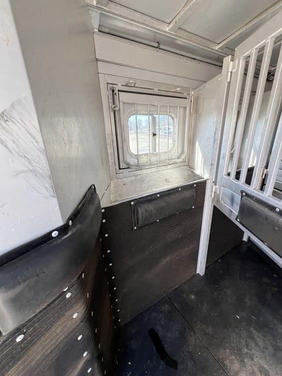 2009 Platinum Coach 3 H 16′ SW w/Outlaw Conversion image 15