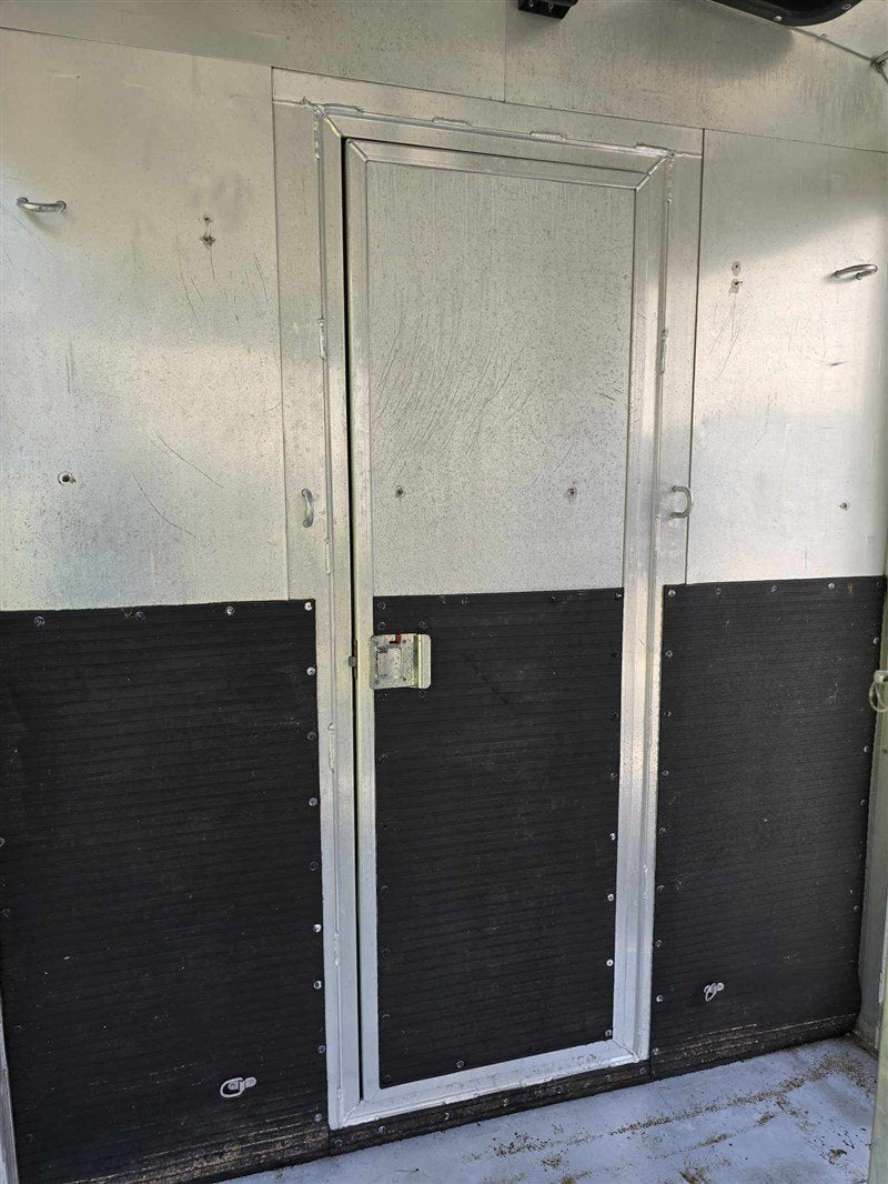 2000 C&C 2 horse Gooseneck image 6