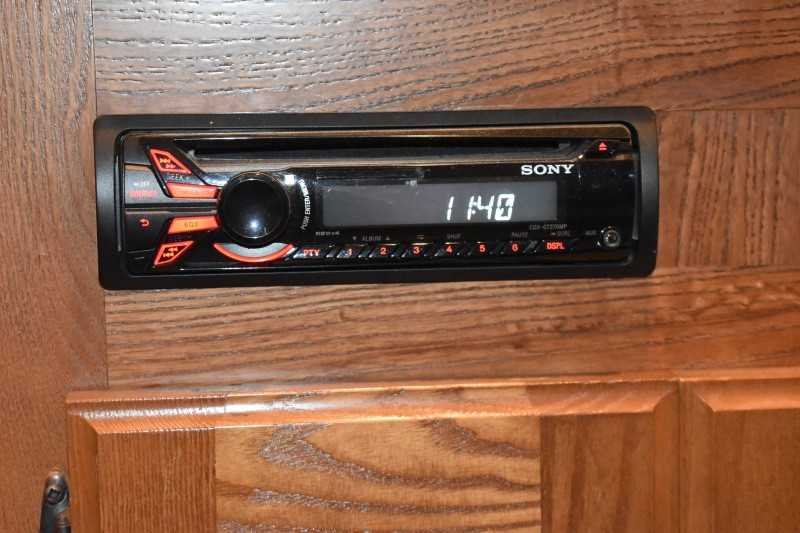 2013 Lakota Charger 8411LQ 4 Horse Trailer with 13′ Short Wall image 16