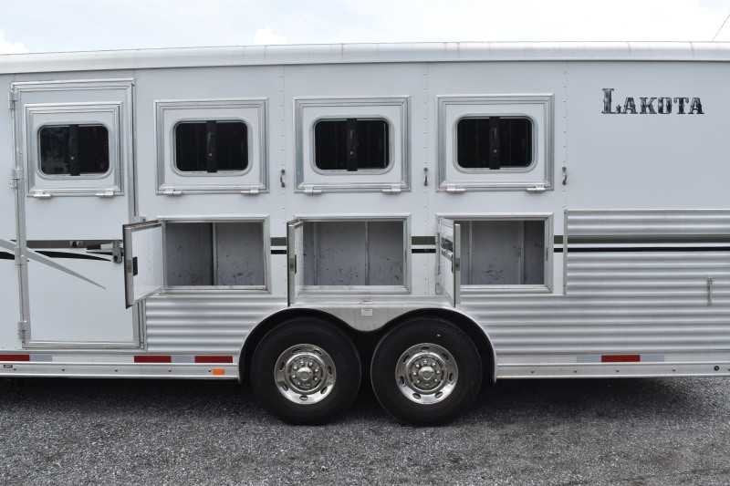 2013 Lakota Charger 8411LQ 4 Horse Trailer with 13′ Short Wall image 9