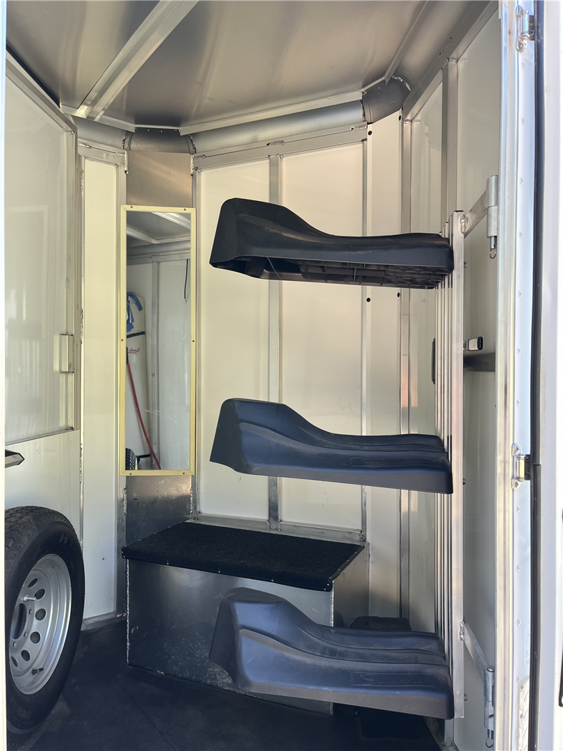 2013 Sundowner Trailers Sportman 3 Horse Triler image 11