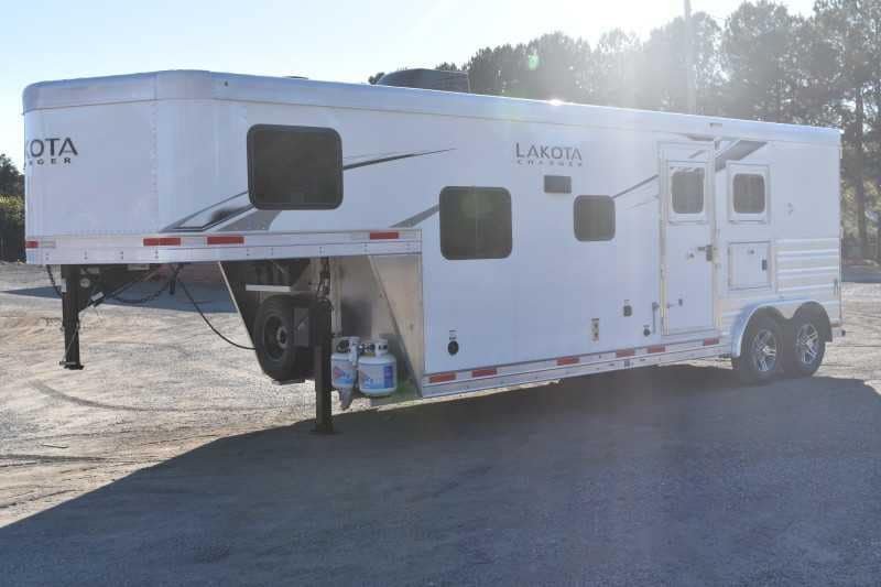 2022 Lakota Charger LQ 2 Horse Trailer with 9′ Short Wall image 5