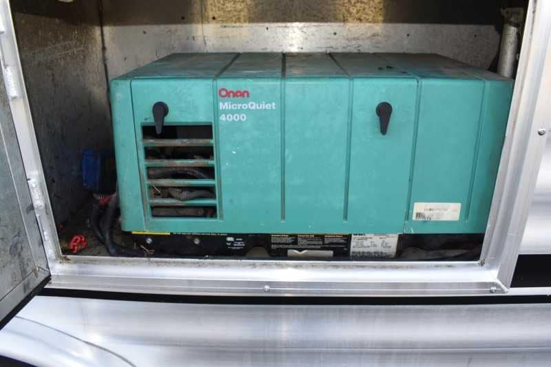 2003 Bloomer 8414LQ 4 Horse Trailer with 14′ Short Wall image 7