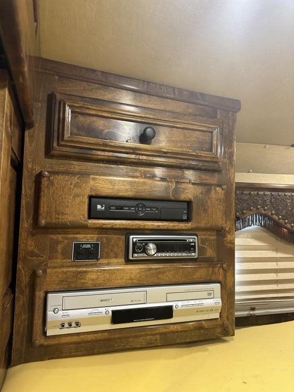 2007 4 Star 4 Horse 14′ Outlaw LQ Slide Out image 12