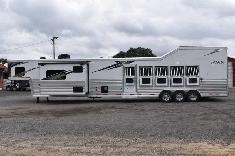 2021 Lakota BigHorn 8519TBB 5 Horse Trailer with 19′ Short Wall image 8