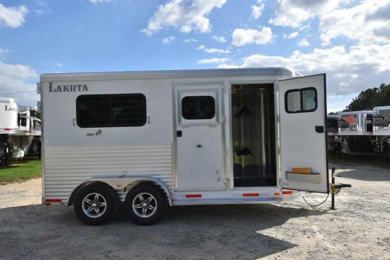 2018 Lakota 2HBPST 2 Horse Trailer image 7