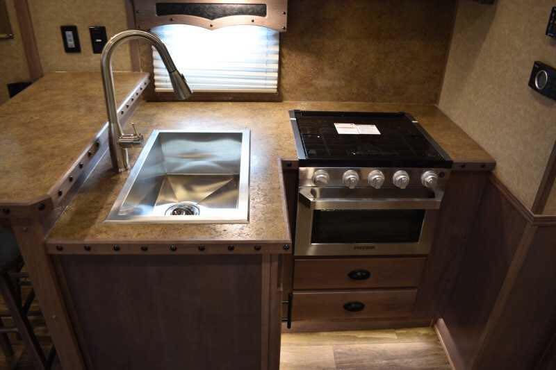 2021 Lakota BigHorn 8519TBB 5 Horse Trailer with 19′ Short Wall image 38