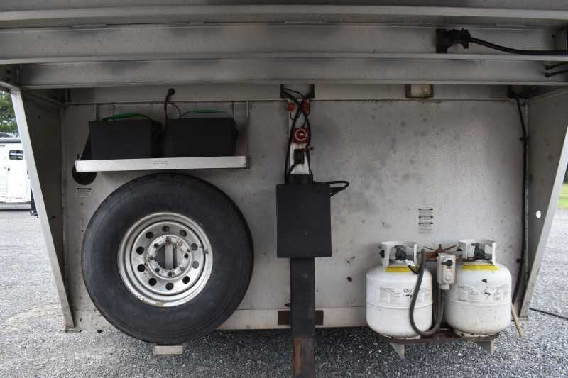 2013 Lakota Charger 8411LQ 4 Horse Trailer with 13′ Short Wall image 7