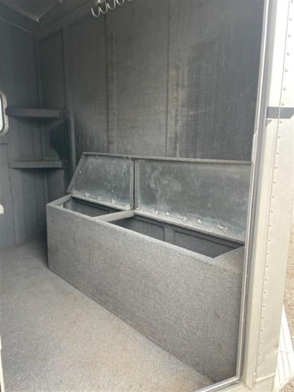 1999 Elite Custom 3 Horse Trailer image 9