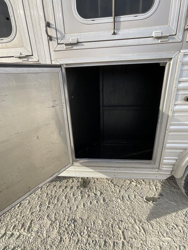 2014 Logan Coach RAZ4GNHDLQ 40′ 4 horse Razor GN Horse Trailer**WITH WALK IN CLOSET** image 31