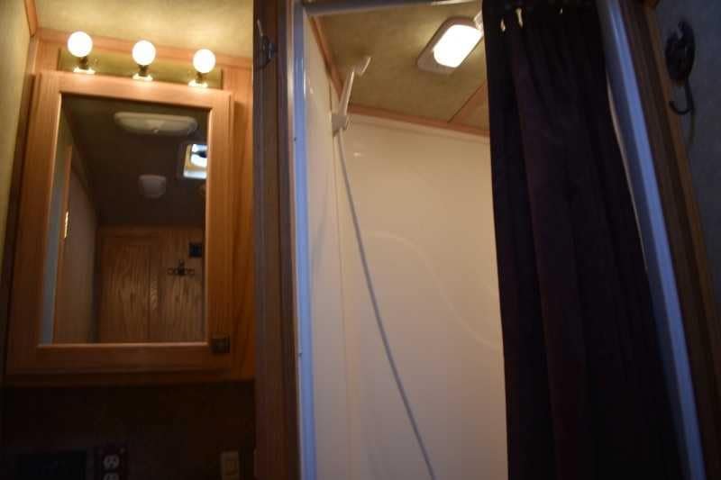 2006 Platinum 8410LQ 4 Horse Trailer with 9′ Short Wall image 14