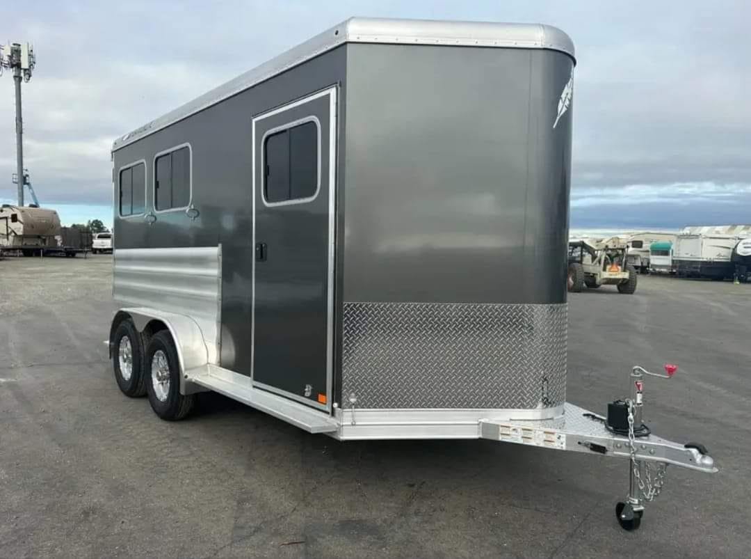 2012 Featherlite 9400 2 Horse Trailer image 1