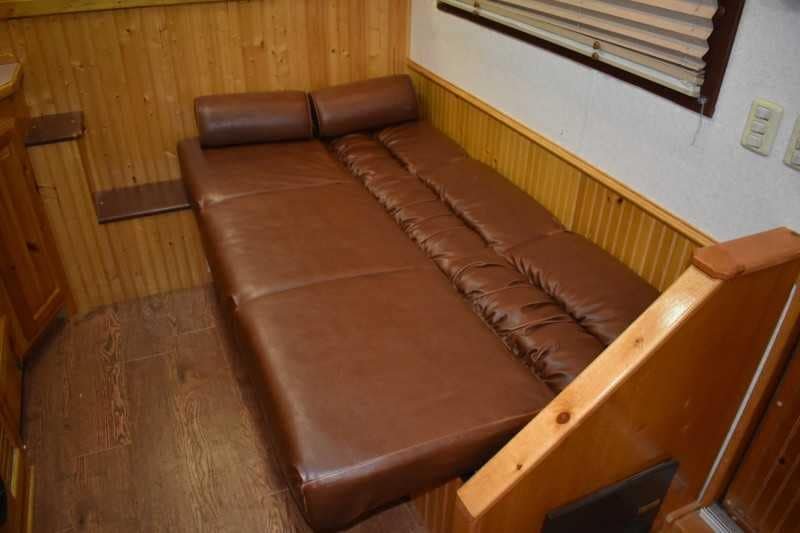 2003 Bloomer 8414LQ 4 Horse Trailer with 14′ Short Wall image 18