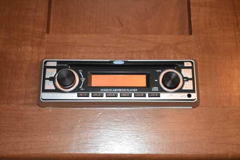 2014 Shadow 7208GLQ 2 Horse Trailer with 8′ Short Wall image 15