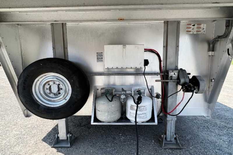 2006 Featherlite 8412LQ 4 Horse Trailer with 12′ Short Wall image 5