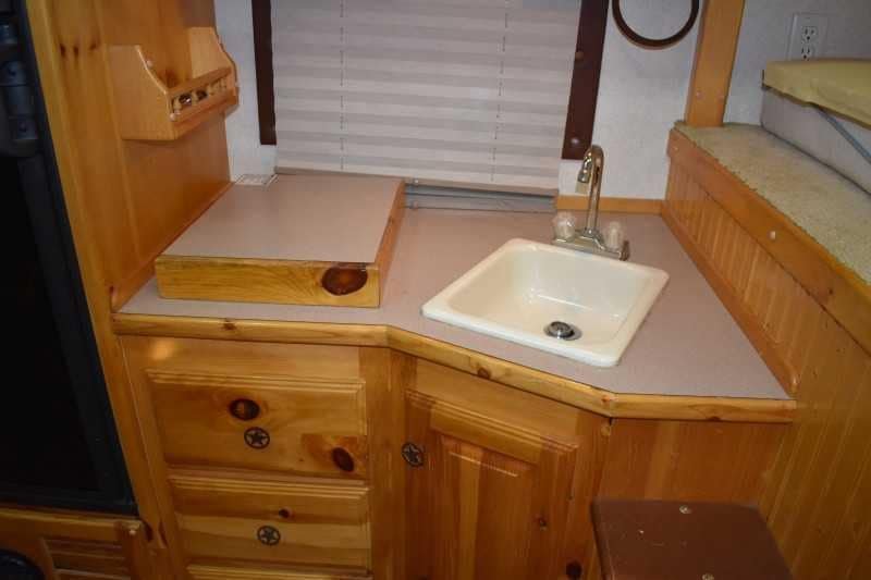 2003 Bloomer 8414LQ 4 Horse Trailer with 14′ Short Wall image 15