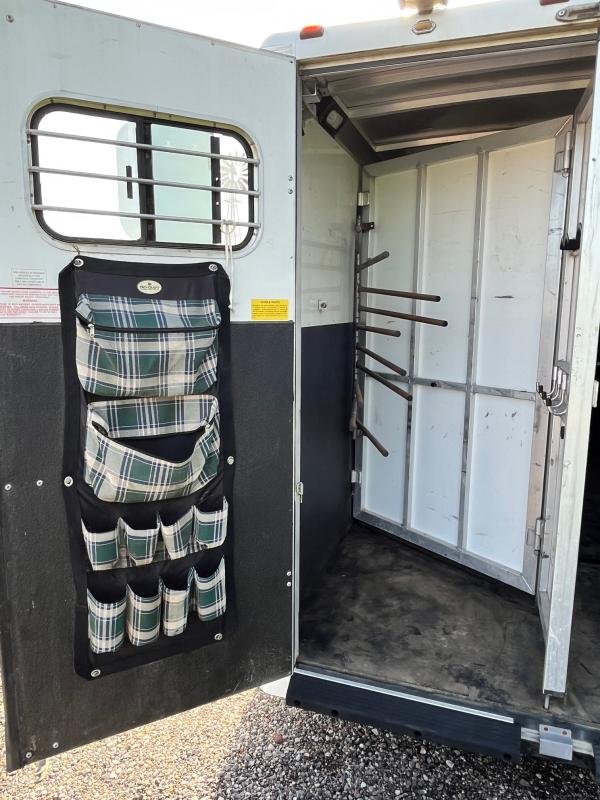 2004 Sundowner 3 Horse Weekender Horse Trailer image 6