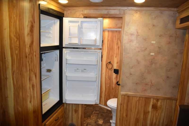 2015 Lakota 8411GLQ 4 Horse Trailer with 11′ Short Wall image 13