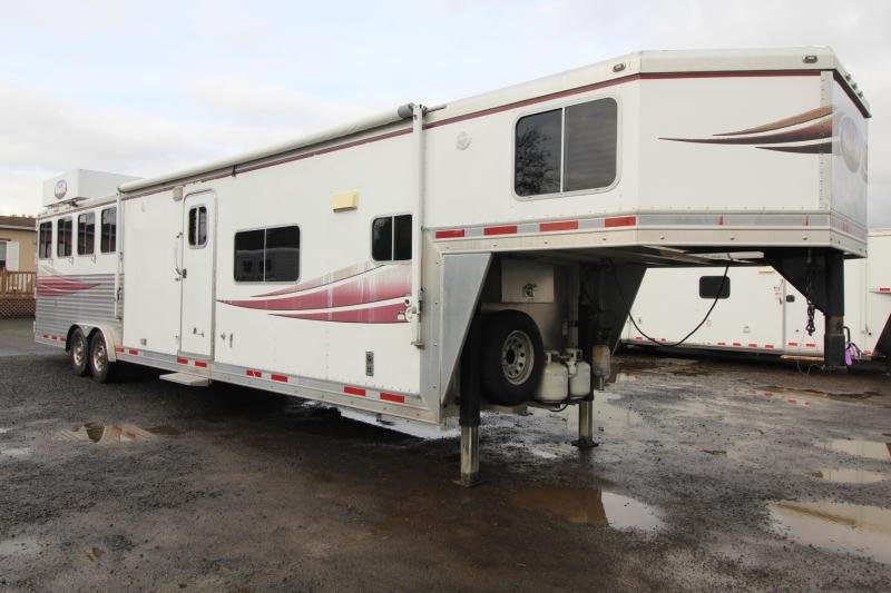 2008 Lakota 8415 w/Slide out 4 Horse Trailer image 2