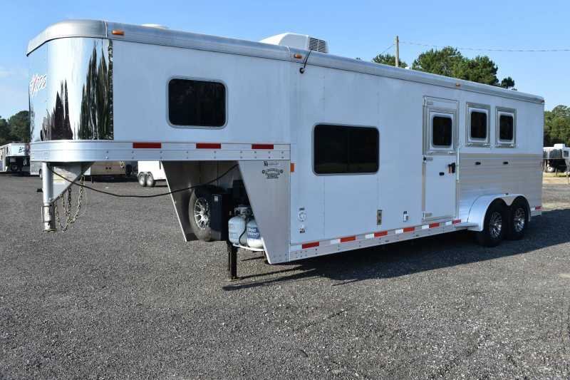 2015 Exiss 7308LQ 3 Horse Trailer with 8′ Short Wall image 4