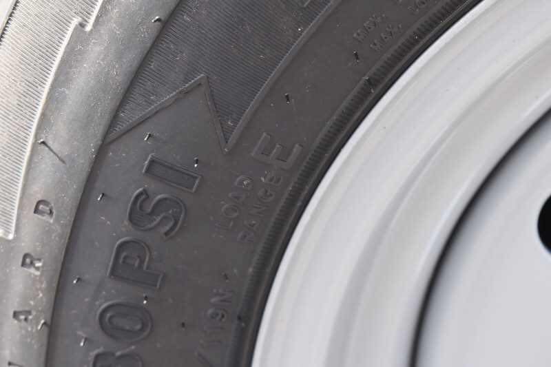 2020 Lakota Colt 8209SO 2 Horse Trailer with 9′ Short Wall image 19