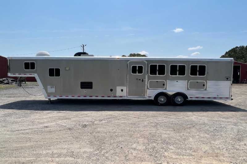 2006 Featherlite 8412LQ 4 Horse Trailer with 12′ Short Wall image 2