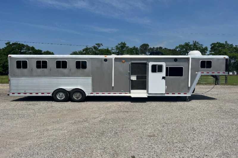 2006 Featherlite 8412LQ 4 Horse Trailer with 12′ Short Wall image 1