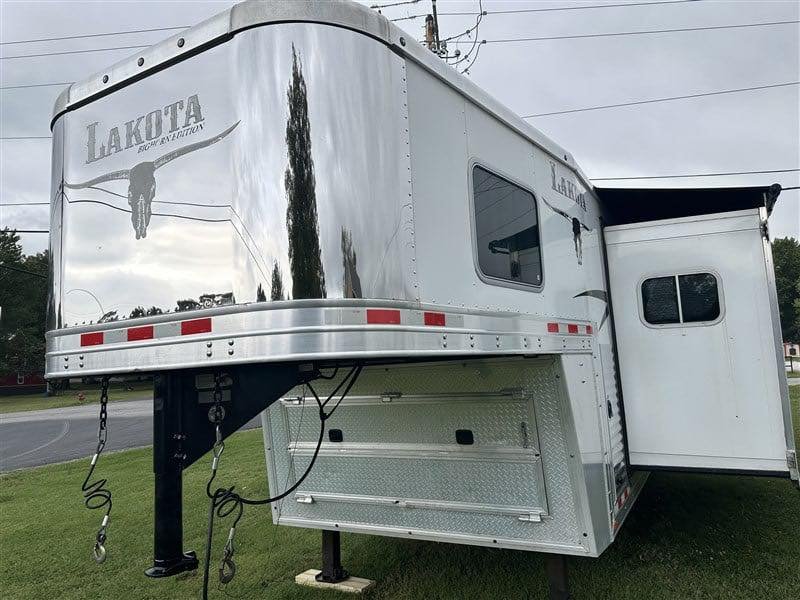 2014 Lakota Bighorn 8416, Generator, Couch, Dinette 17’ Shortwall, 4 Horse Trailer, 12′ Slide. image 11