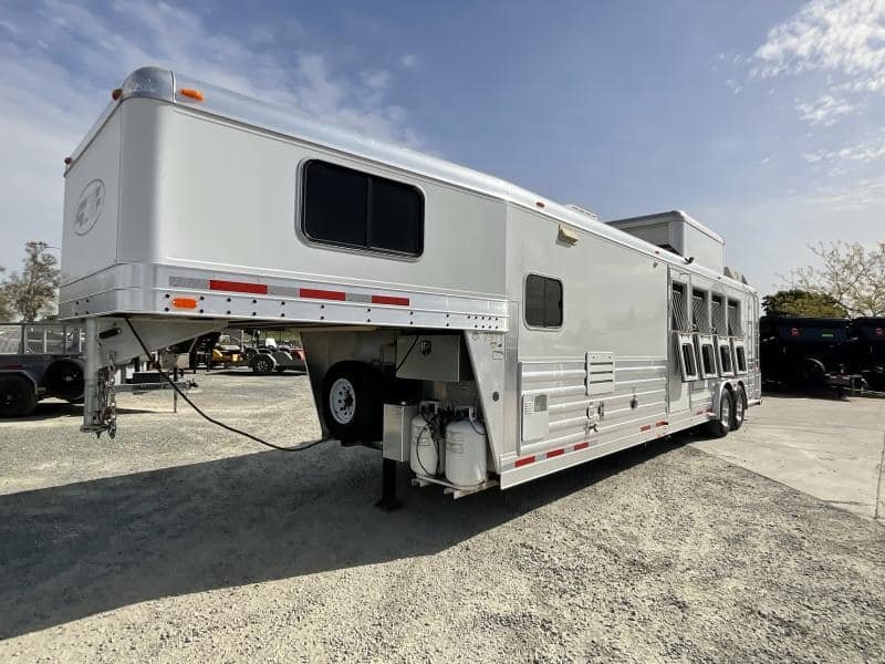 2008 4-Star Trailer 4 horse 12ft Outlaw LQ image 1