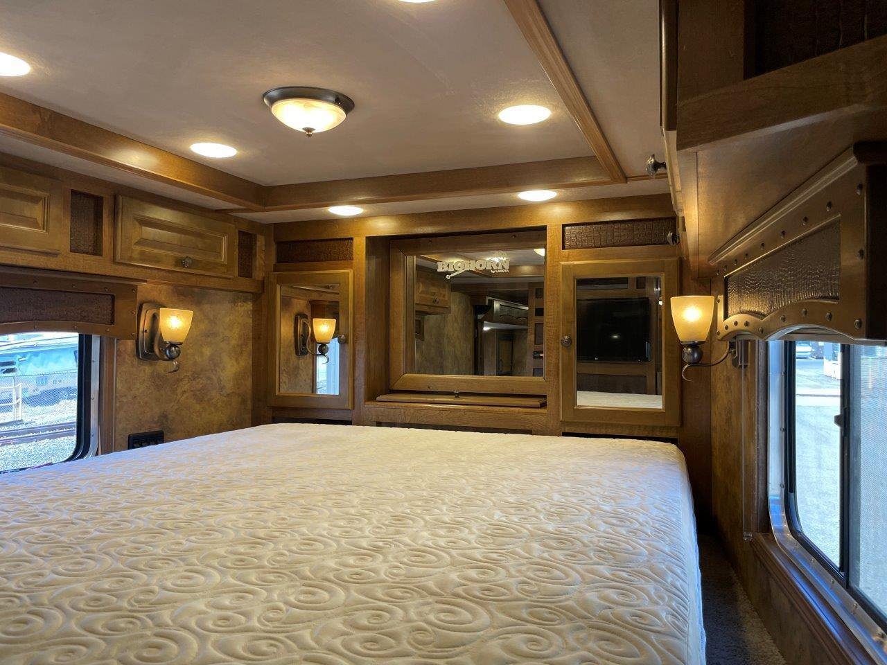 2015 Lakota Bighorn Edition 8414 4 Horse Trailer With Living Quarters “1 Slide” image 17