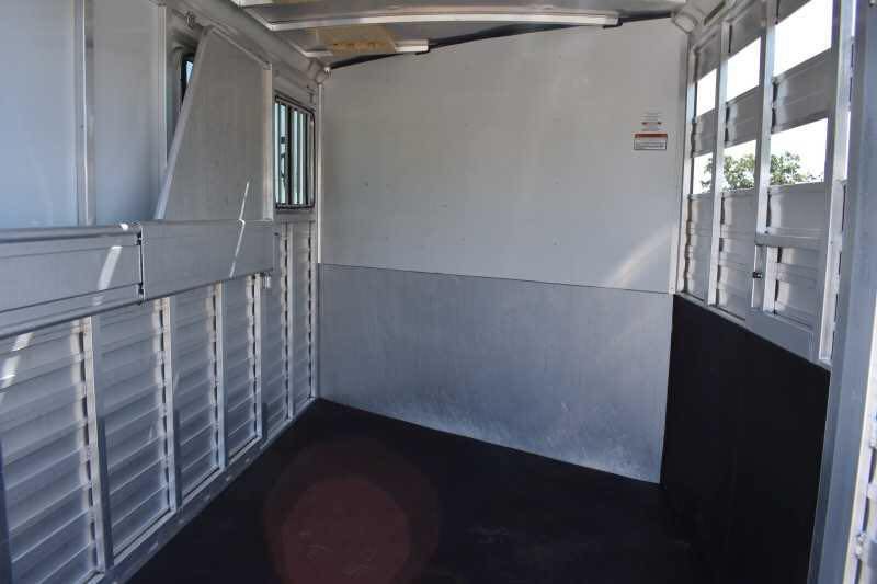 2014 Sundowner 2 Horse Gooseneck Trailer image 12