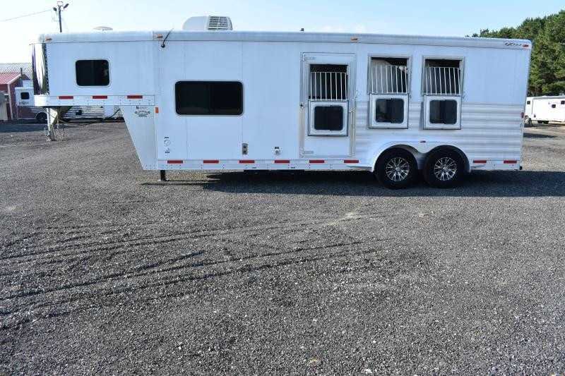 2015 Exiss 7308LQ 3 Horse Trailer with 8′ Short Wall image 6