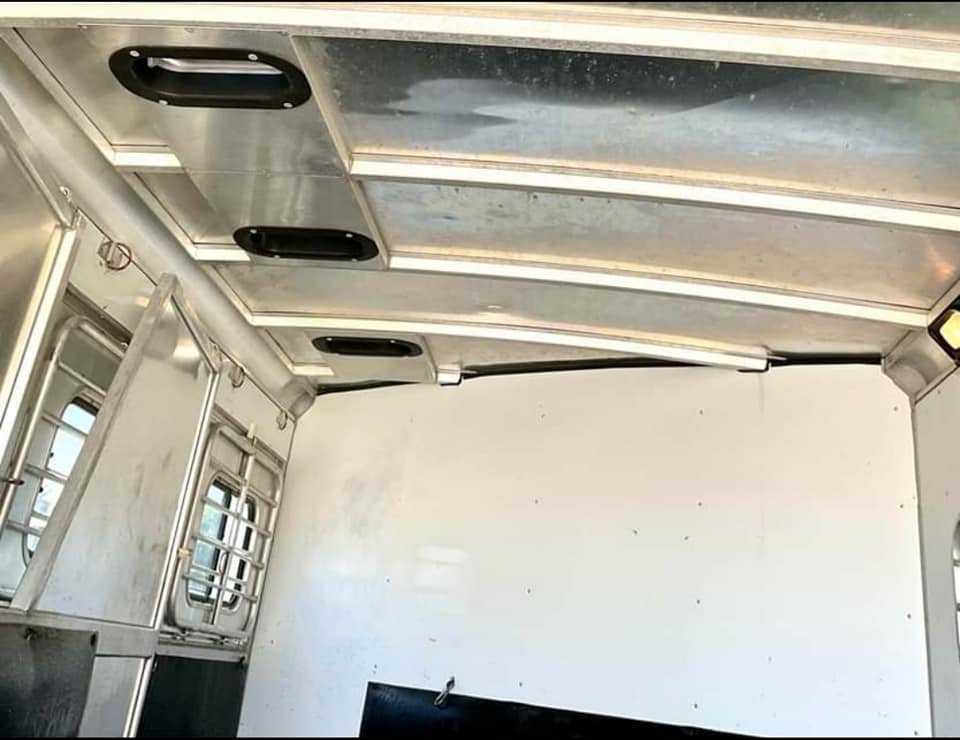 1999 Sundowner  3 Horse Trailer image 15