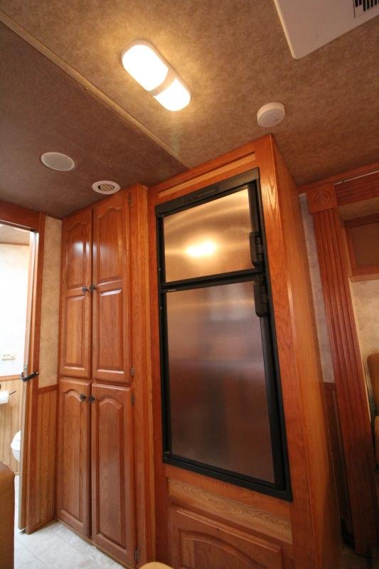 2008 Lakota 8415 w/Slide out 4 Horse Trailer image 14