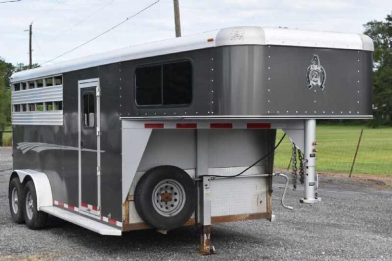 2018 Adam 7304GN 3 Horse Trailer image 14
