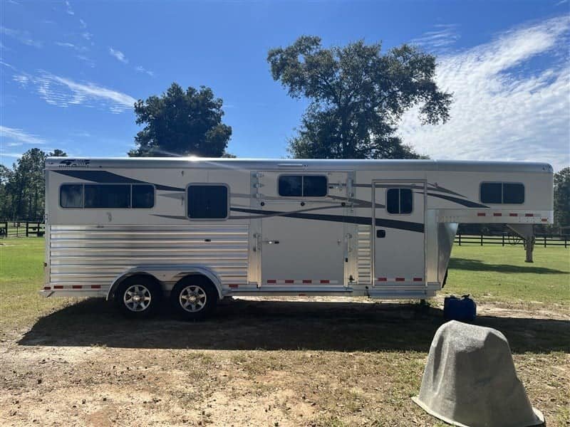 2019 4 Star 2+1 GN image 1