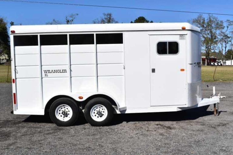 2002 Logan Coach 3HBP 3 Horse Trailer image 14