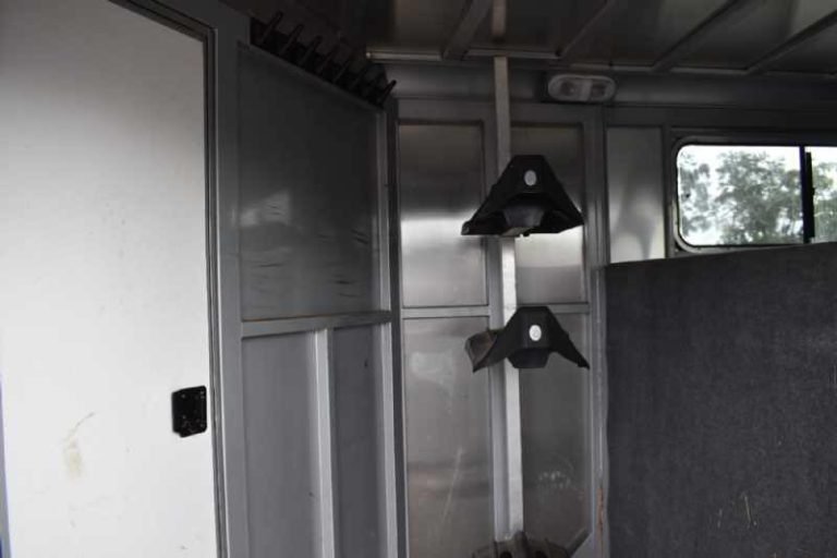 2018 Adam 7304GN 3 Horse Trailer image 5